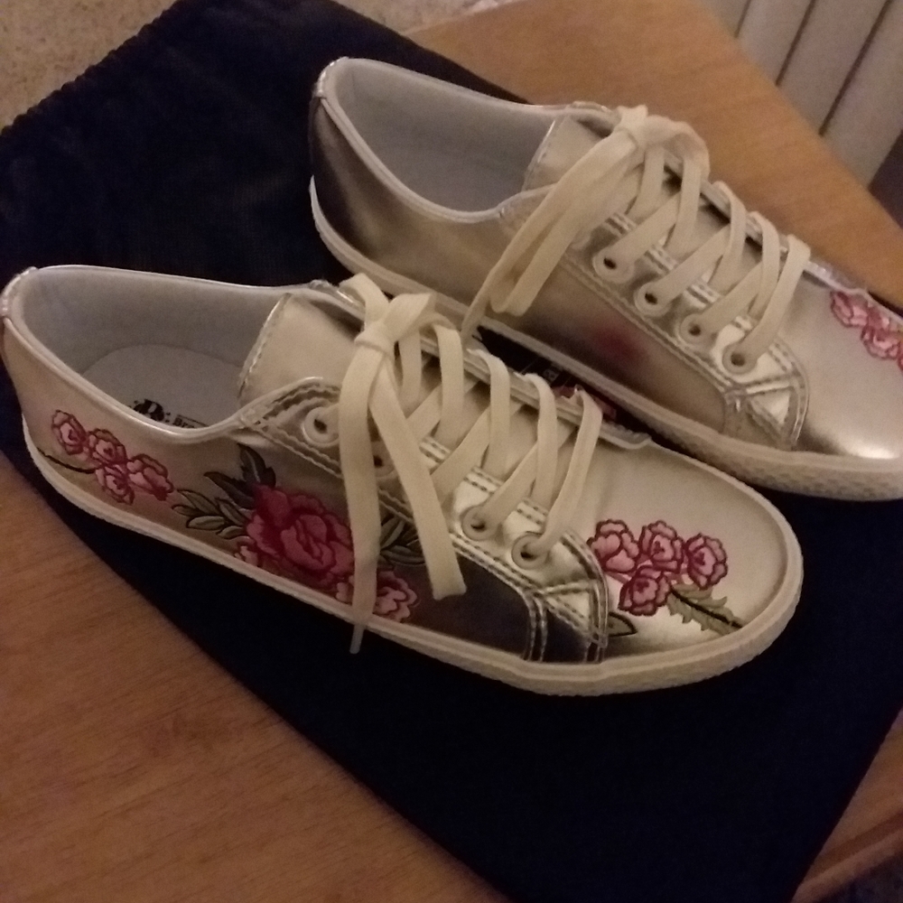 NWOT BRADFORD EXCHANGE 7